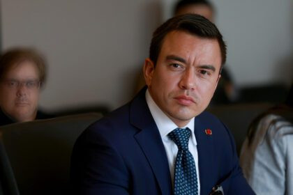 El presidente Daniel Noboa comienza su segundo mandato con desafíos políticos, sin periodo de gracia y altas expectativas ciudadanas.
