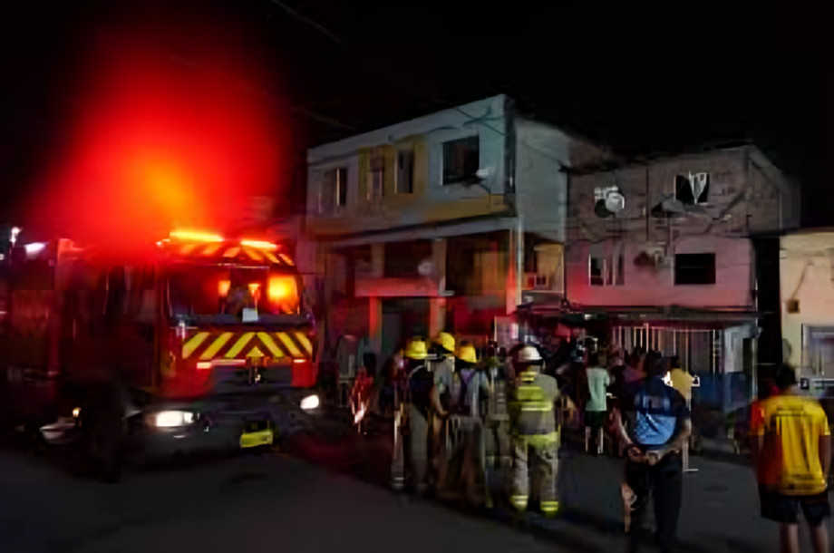 Incendio en Turubamba deja dos adultos mayores con quemaduras leves y daños en una vivienda del sur de Quito.