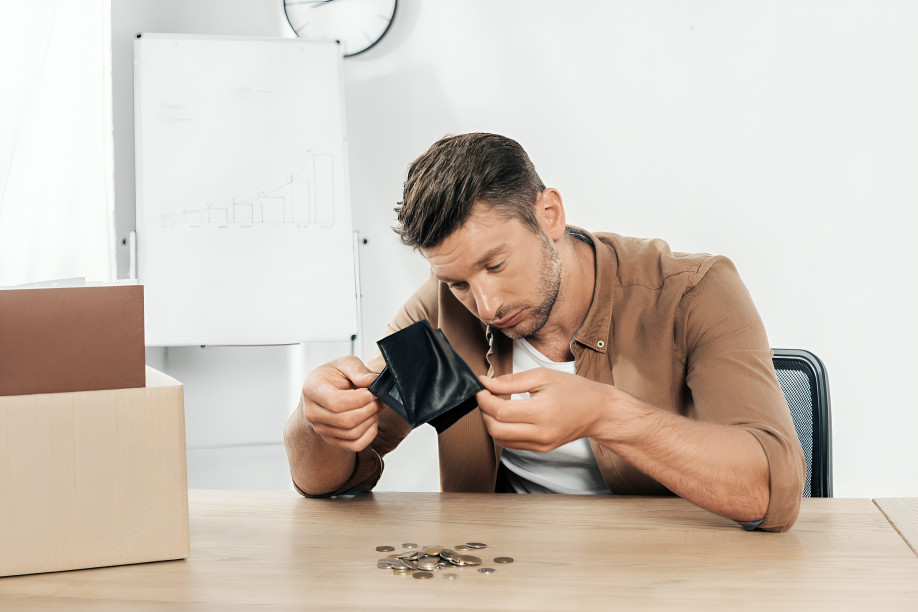 ¿Qué pasa con el salario? Descubre cómo enfrentan los ecuatorianos sus gastos, deudas y falta de ahorro mensual.