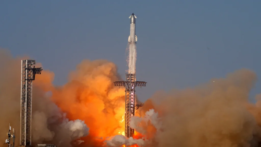 El cohete Starship despegando desde Starbase en su noveno vuelo de prueba