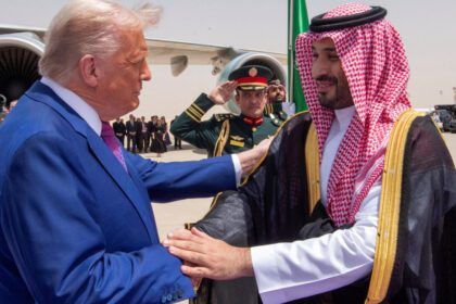 Donald Trump y Mohammed bin Salman en el Palacio Al-Yamamah en Arabia Saudita, mayo de 2025