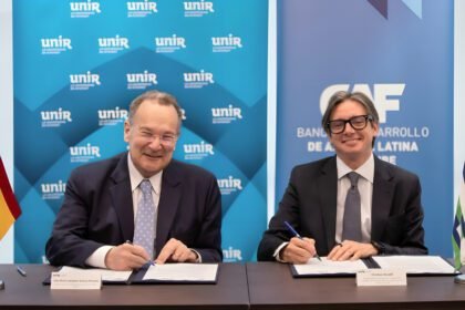 CAF y UNIR lanzan 30 becas para másteres online dirigidas a líderes, funcionarios y profesionales de Iberoamérica.