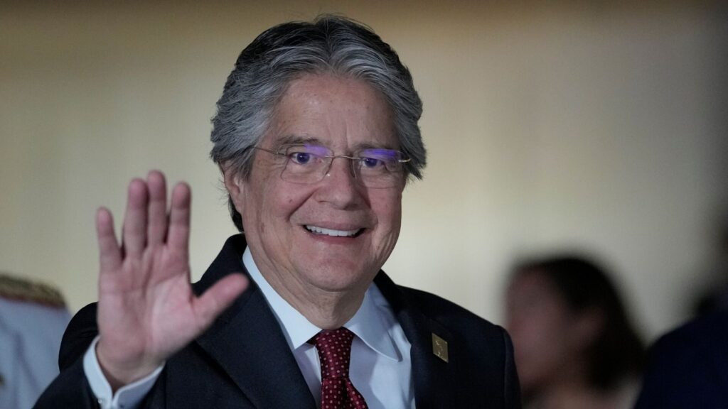 Guillermo Lasso lanza beca