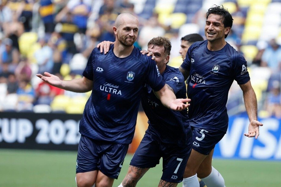 Jugadores de Auckland City celebran el gol histórico en el Mundial de Clubes contra Boca Juniors