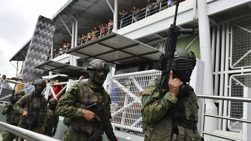 policías y militares