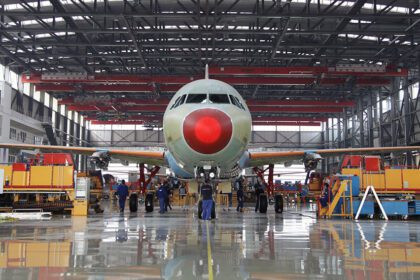 Acciones de Airbus suben tras negociaciones con China por posible pedido de 500 aviones