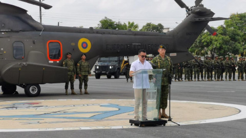 Daniel Noboa entrega dos helicópteros