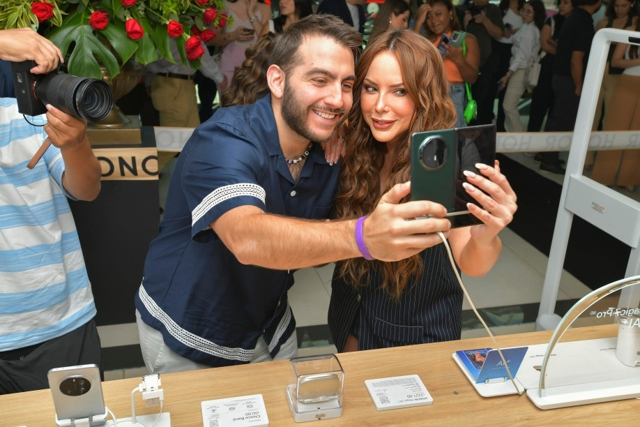 HONOR Magic 7 Pro y HONOR Magic V3 mostrando su diseño premium y tecnología de inteligencia artificial avanzada