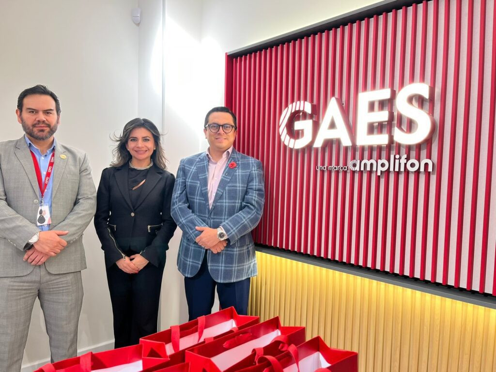 Fachada del nuevo centro GAES en la Ciudad Comercial El Recreo en Quito