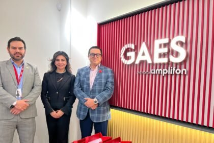 Fachada del nuevo centro GAES en la Ciudad Comercial El Recreo en Quito