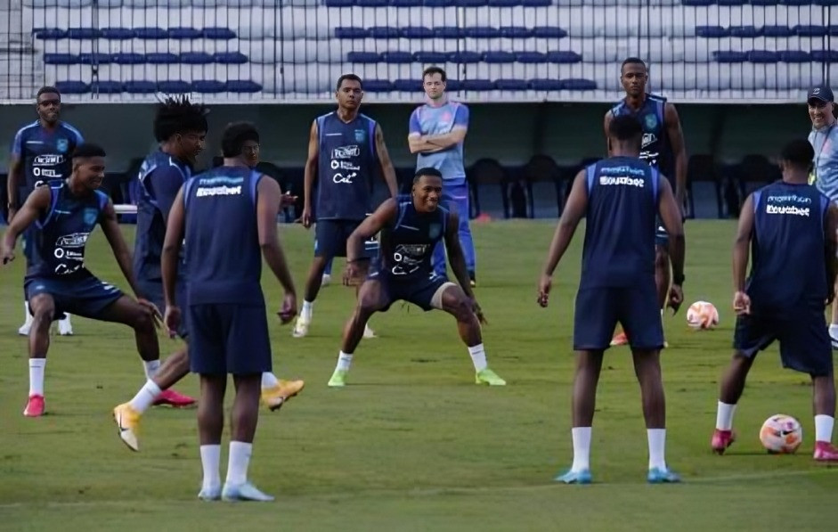 Entrenamiento de Ecuador antes del partido frente a Brasil