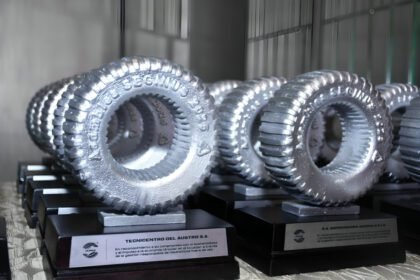 Reciclaje de neumáticos en Ecuador impulsa la economía circular, genera empleos, reduce residuos y promueve la sostenibilidad ambiental.