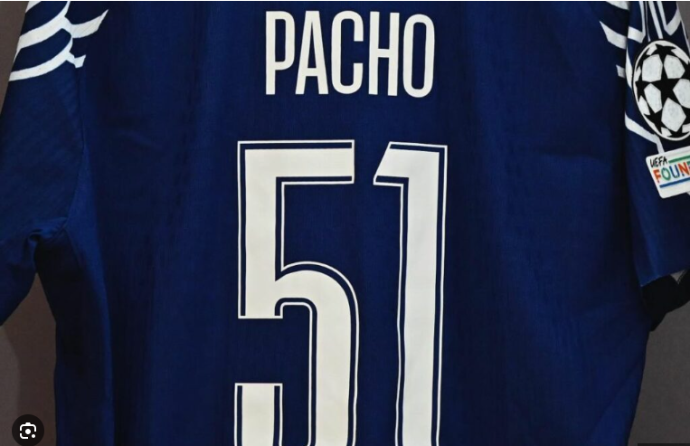 Willian Pacho adoptó el 51