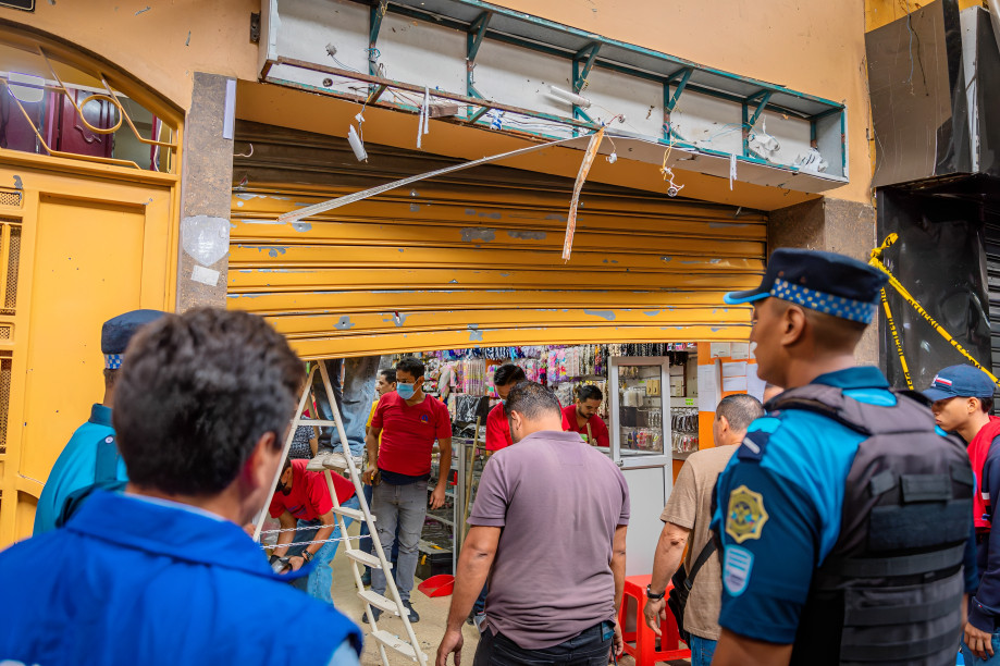 Un día antes avisamos, pero ignoraron la amenaza: comerciantes de La Bahía denuncian abandono tras atentado con explosivo.