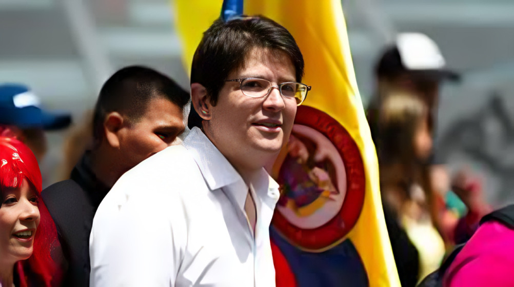 Atentado a Miguel Uribe deja herido al precandidato presidencial en Bogotá; investigaciones avanzan sobre el ataque.