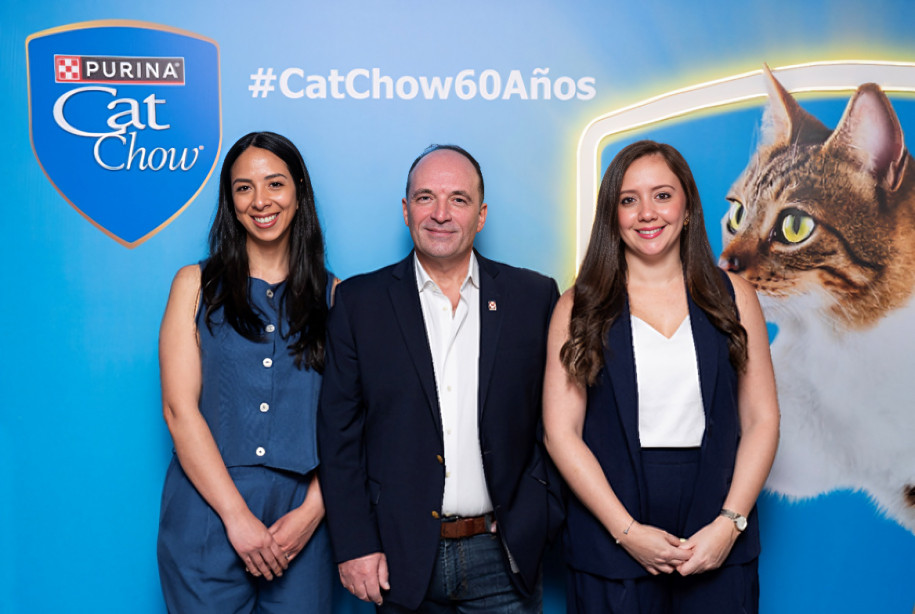 Cat Chow protege gatos desde hace 60 años, con ciencia, innovación y nutrición especializada para cada etapa de vida.
