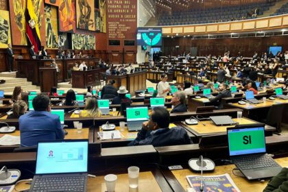 Reformas al Código Electoral fueron aprobadas con apoyo del correísmo y ADN, generando debate por el cambio en asignación de escaños.