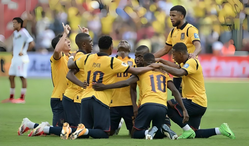 Jugadores de Ecuador celebrando un gol en las Eliminatorias Sudamericanas 2026
