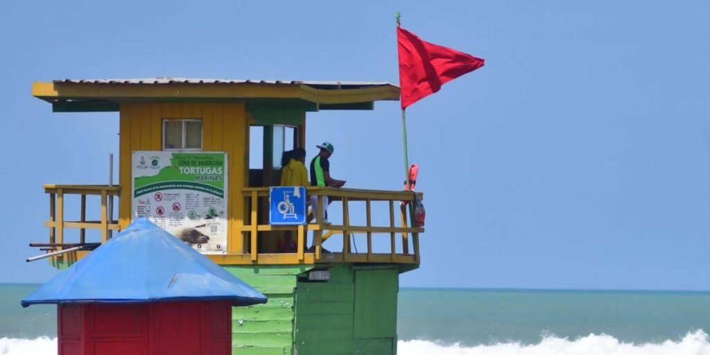 bandera roja en 26 playas