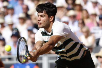 Carlos Alcaraz celebra su victoria en Wimbledon 2025
