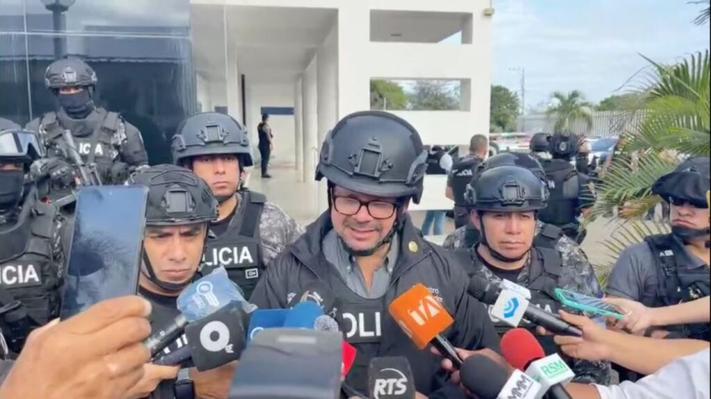 Ministro John Reimberg lidera la intervención en la Agencia de Tránsito de Manta por presunta corrupción.