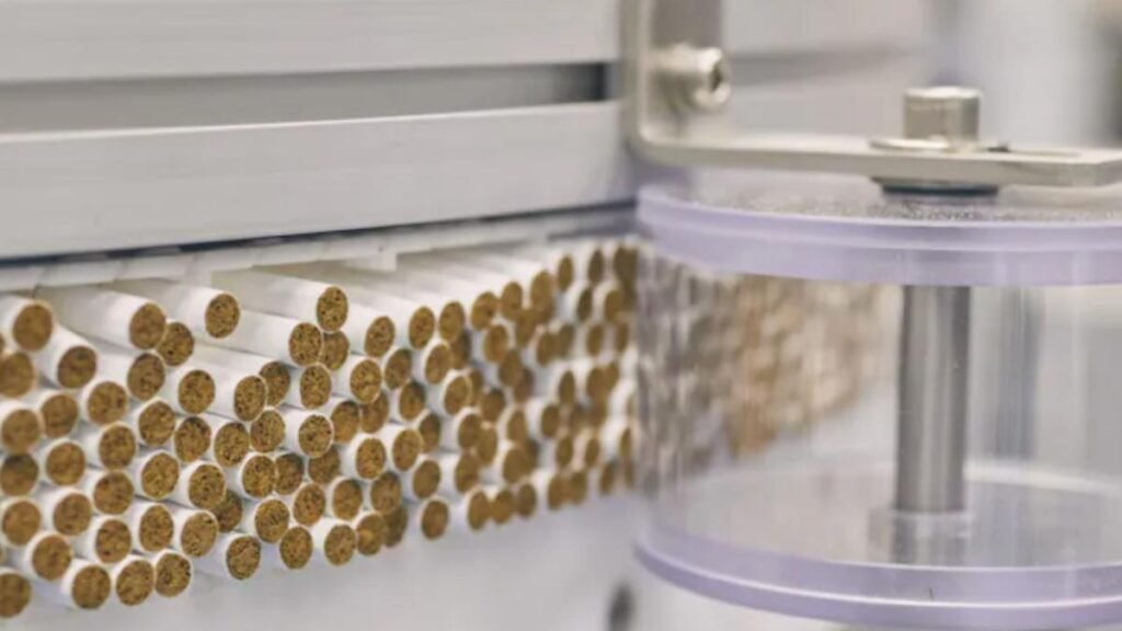 Representantes de Philip Morris y dispositivos alternativos como IQOS en presentación sobre cómo acabar con los cigarrillos