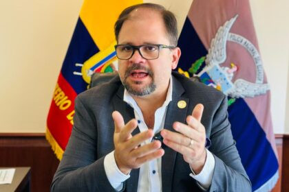 Ministro Reimberg declara sobre Los Choneros en la Agencia de Tránsito de Manta