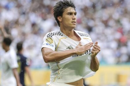 Jugador del Real Madrid celebrando el gol de la victoria ante Juventus en el Mundial de Clubes en el Hard Rock Stadium