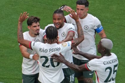 Jugadores del Chelsea celebran su clasificación a la final del Mundial de Clubes 2025 tras vencer a Fluminense