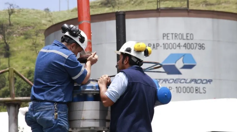 Pozos petroleros en la Amazonía ecuatoriana en riesgo de cierre por falta de inversión tecnológica