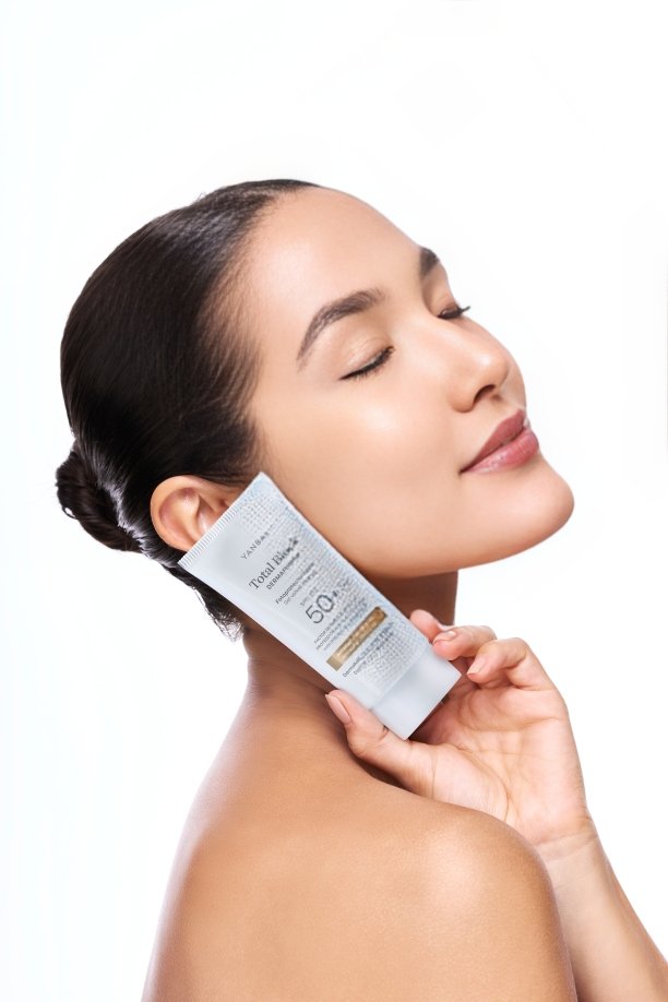 Yanbal presenta su nuevo Fotoprotector Facial Gel Velvet Invisible: protección solar diaria y tratamiento antiedad con ácido hialurónico.