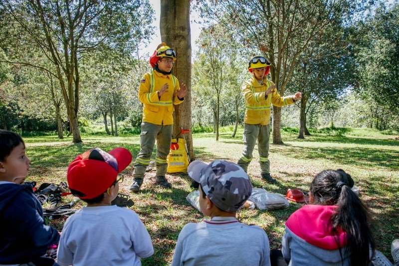 Gabinete comunitario contra incendios en zonas de riesgo