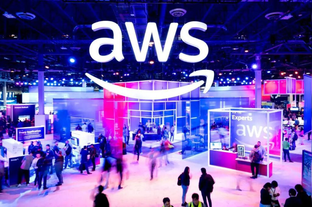 Área de exposición de AWS re:Invent 2024 en Las Vegas durante evento de tecnología