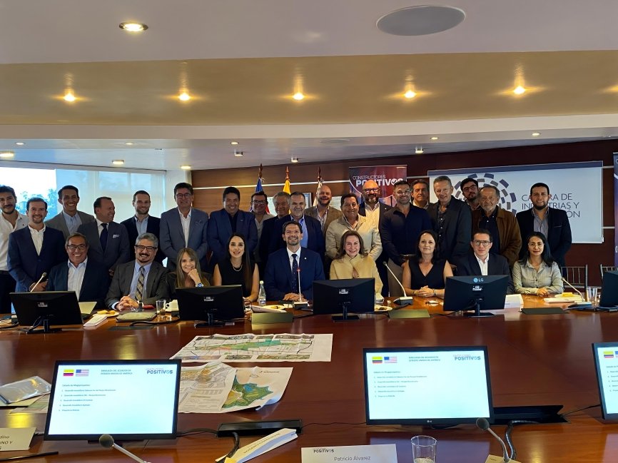 Representantes del sector inmobiliario de Quito se reunieron con el embajador en EE.UU. para atraer inversiones y proyectar megaproyectos.