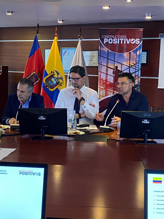 Representantes del sector inmobiliario de Quito se reunieron con el embajador en EE.UU. para atraer inversiones y proyectar megaproyectos.