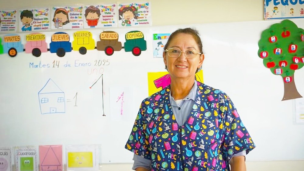 Docentes ecuatorianos inscribiéndose para las 1500 vacantes de sectorización del Ministerio de Educación