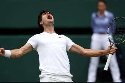 Carlos Alcaraz en las semifinales de Wimbledon 2025 tras vencer a Taylor Fritz.