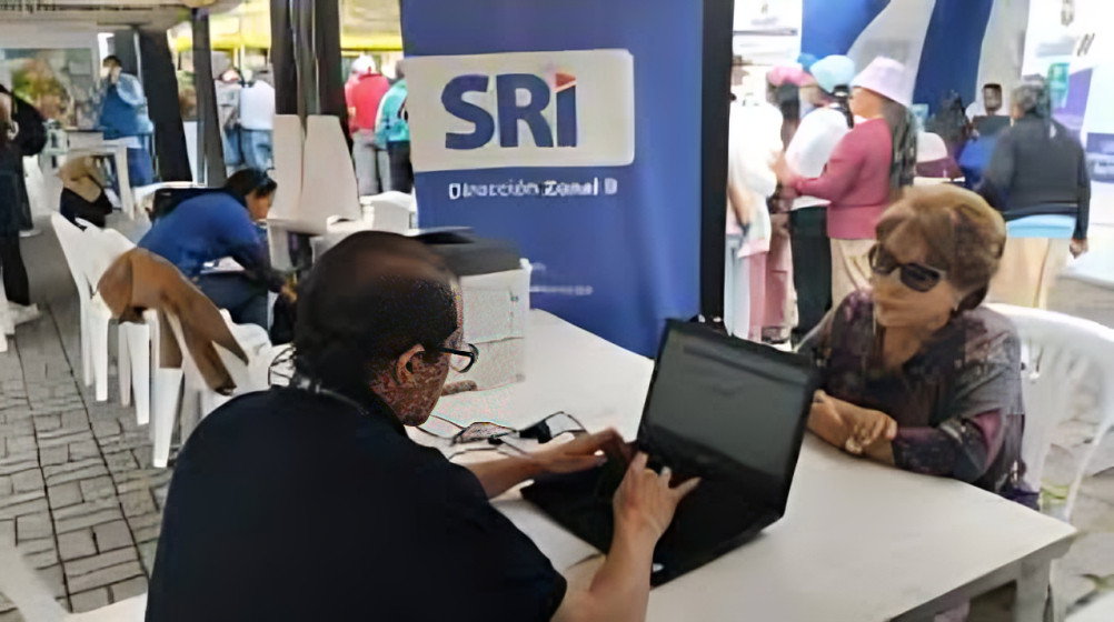 La recaudación tributaria Ecuador aumentó 5,6 % en el primer semestre de 2025 por el alza del IVA y mayores ventas.