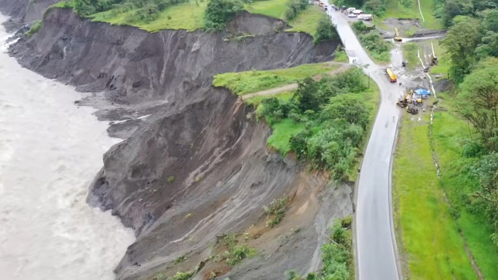 La erosión regresiva en el río Coca destruyó un tramo de la vía Quito-Lago Agrio y obligó a suspender el funcionamiento del oleoducto OCP.