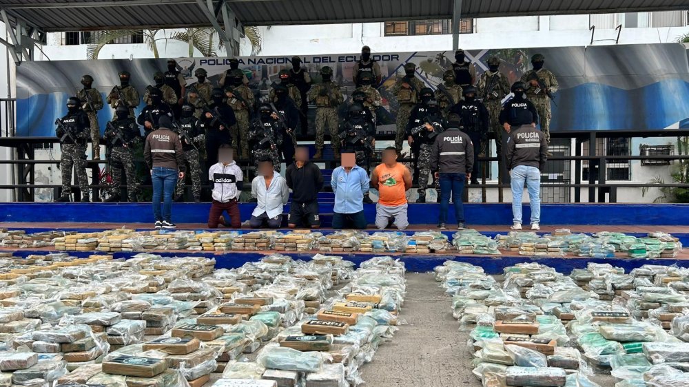 Autoridades incautaron tres toneladas de cocaína en una hacienda de Chongón, usada como fachada por la mafia albanesa en Ecuador.