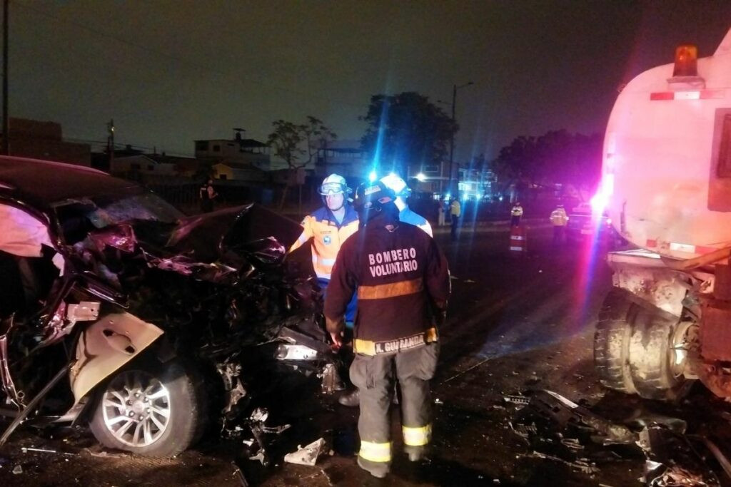 Siniestros de tránsito en Guayaquil durante el inicio de las fiestas julianas dejaron heridos y movilizaron a los Bomberos.