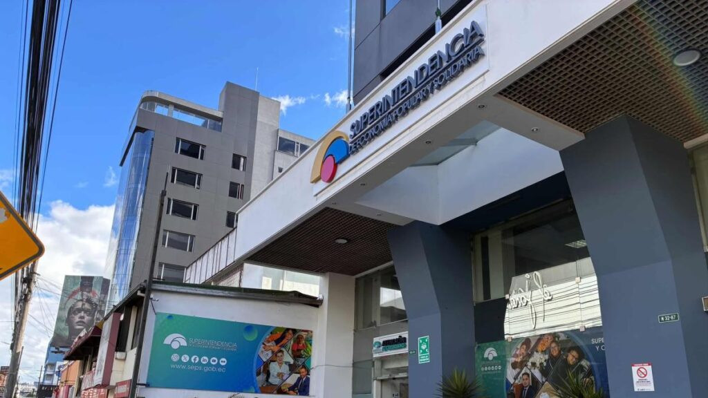 Fachada de la Superintendencia de Economía Popular y Solidaria, julio 2025