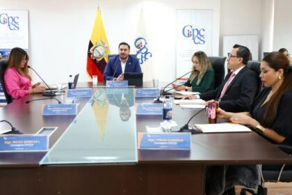 Consejeros del CPCCS durante sesión en rechazo a la propuesta de eliminación