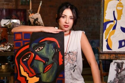 Juliana Plexxo presenta su colección Real Gold en el Museo Oswaldo Guayasamín de Quito.