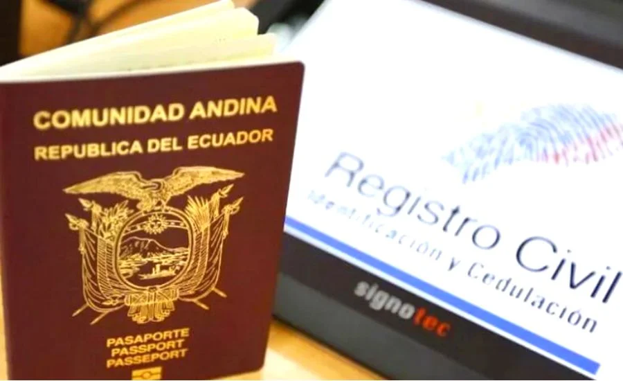 Presentación oficial del Asistente Virtual 119 del Registro Civil de Ecuador en evento gubernamental en Quito
