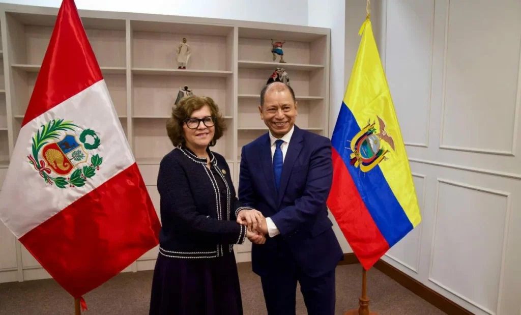 Ministros de Trabajo de Ecuador y Perú firman convenio de cooperación para promover la formalización laboral en Lima.