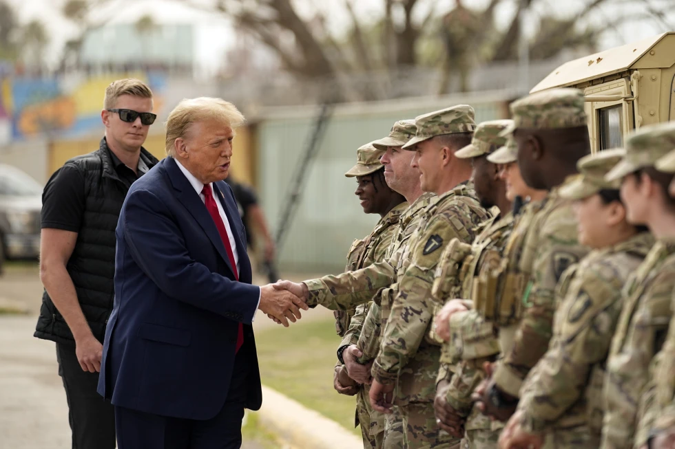 Soldados de la Guardia Nacional patrullando las calles de Washington D.C. tras decisión presidencial de Trump