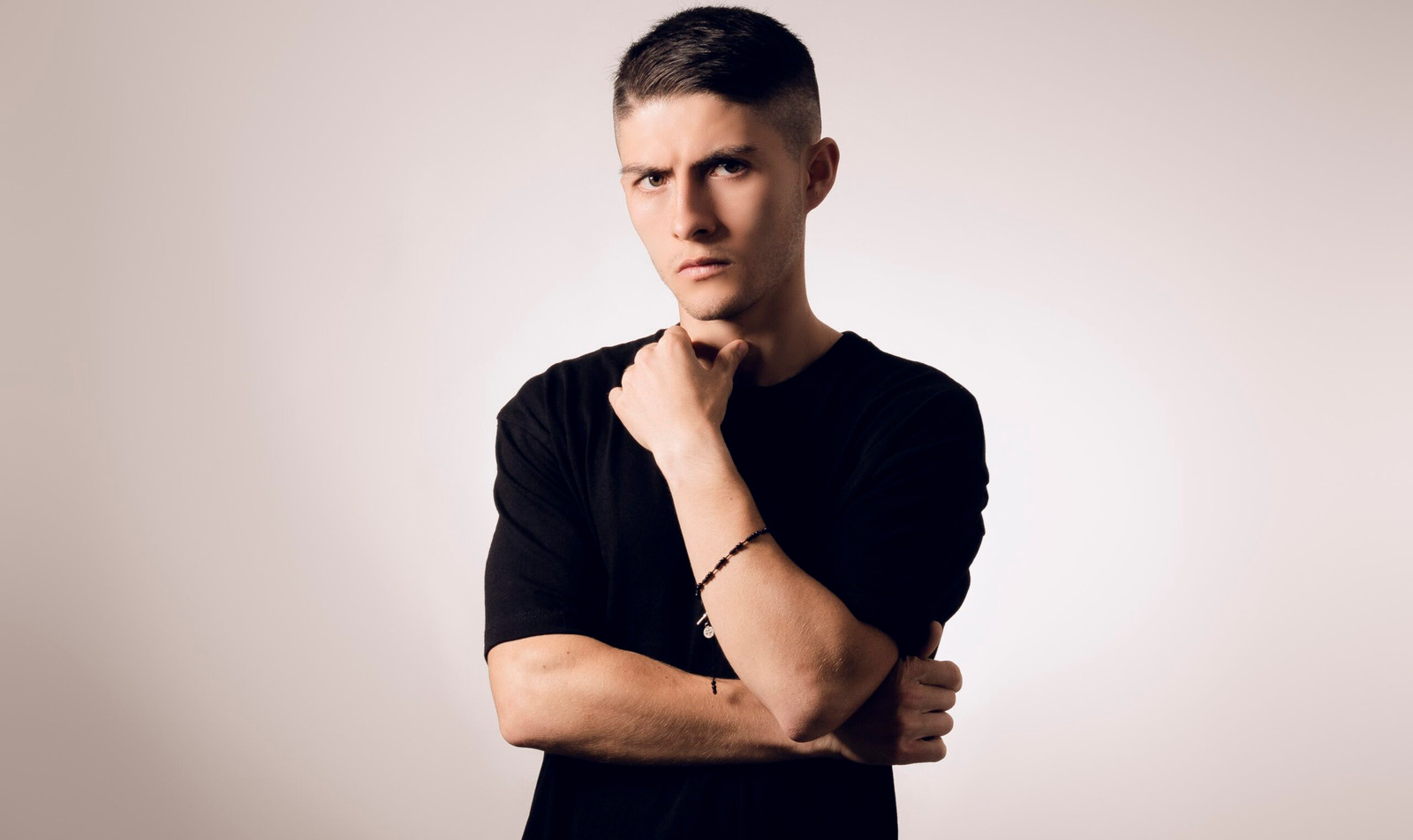 Cómo votar por Álex Ponce en los Premios Juventud 2025
