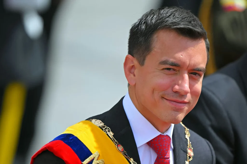 Daniel Noboa y Rafael Correa debaten sobre consulta popular y referendo 2025 en Ecuador