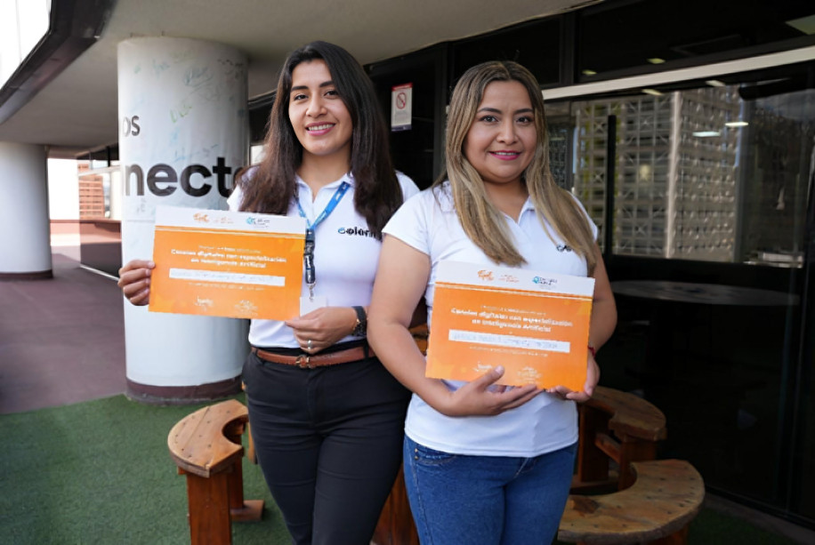 Dos colaboradoras de Puntonet participan en beca de tecnología para mujeres